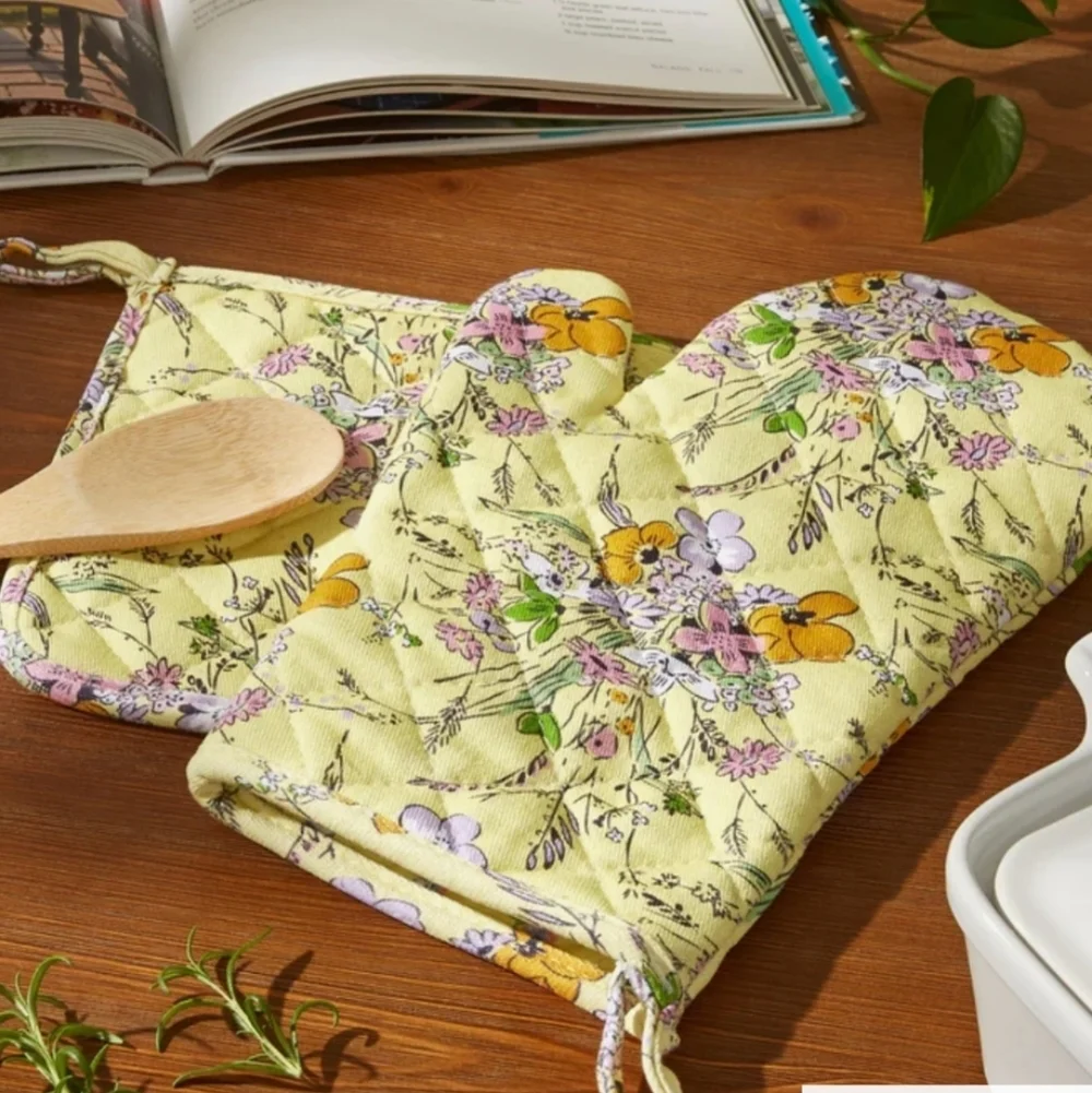 Vera Bradley Pot Holder & Oven Mitt Set NWT
